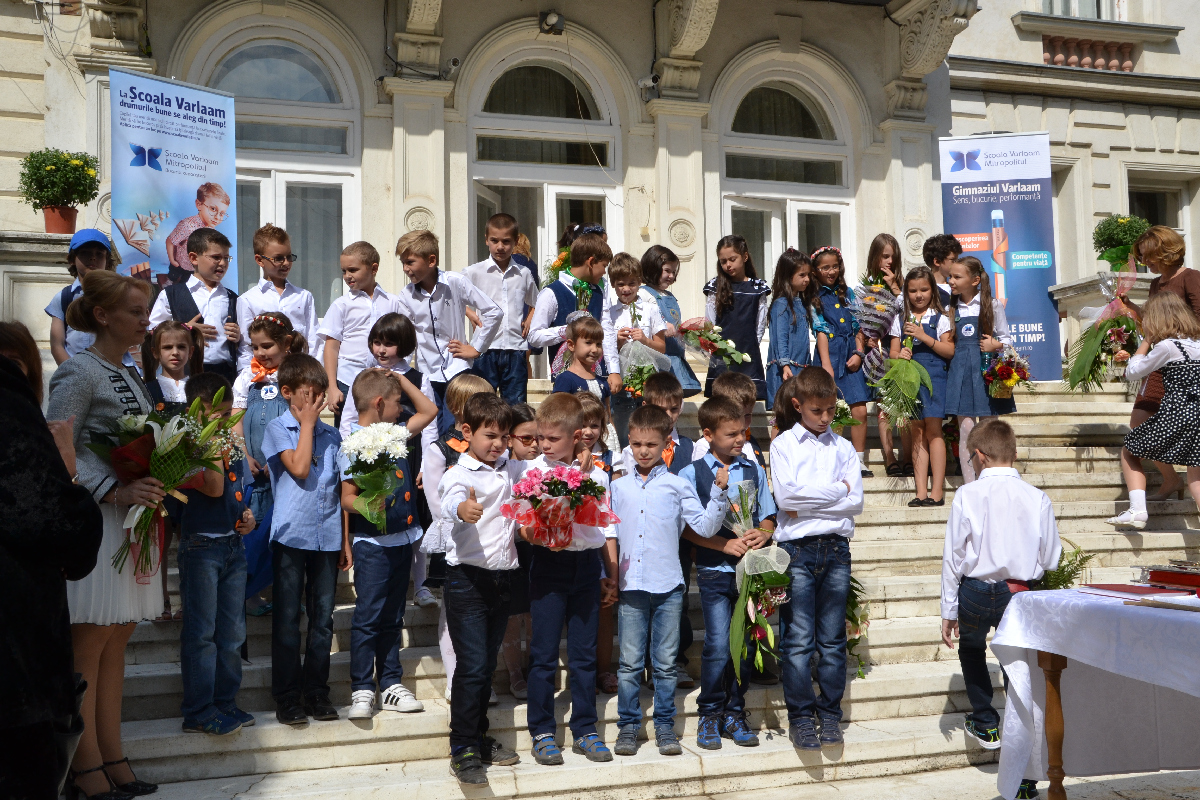 Deschiderea anului de învăţământ la Şcoala primară şi Gimnaziul „Varlaam“ (GALERIE FOTO)