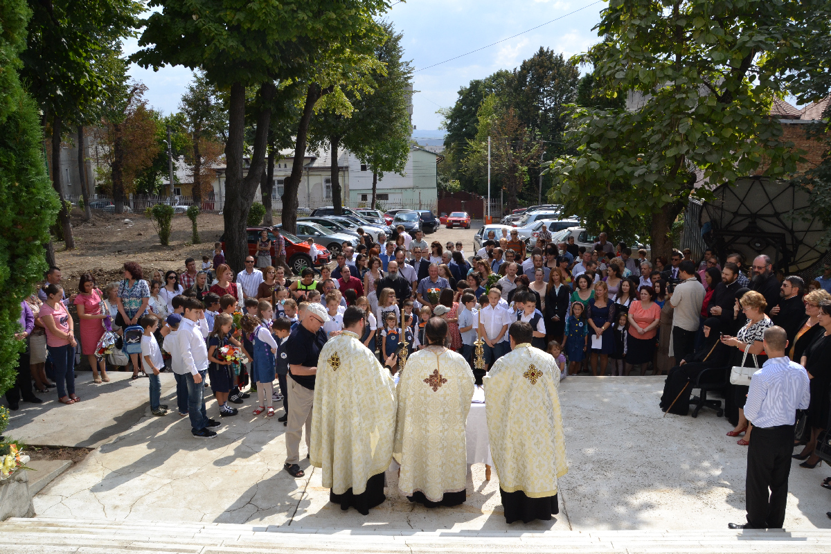 Deschiderea anului de învăţământ la Şcoala primară şi Gimnaziul „Varlaam“ (GALERIE FOTO)