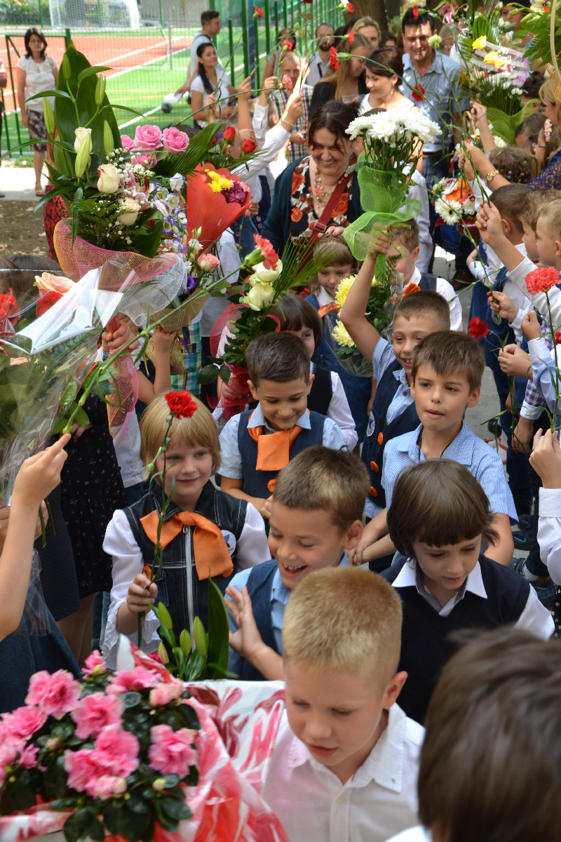 Deschiderea anului de învăţământ la Şcoala primară şi Gimnaziul „Varlaam“ (GALERIE FOTO)