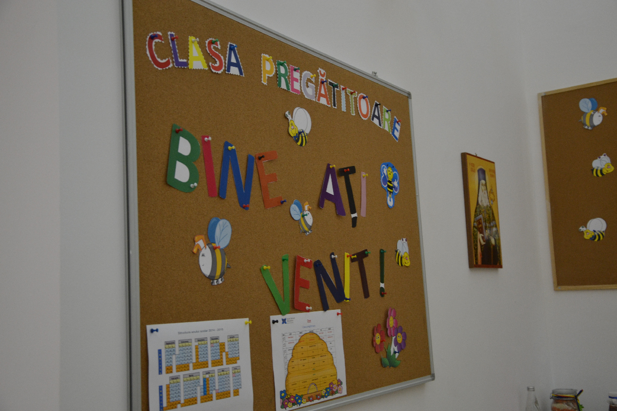 Deschiderea anului de învăţământ la Şcoala primară şi Gimnaziul „Varlaam“ (GALERIE FOTO)