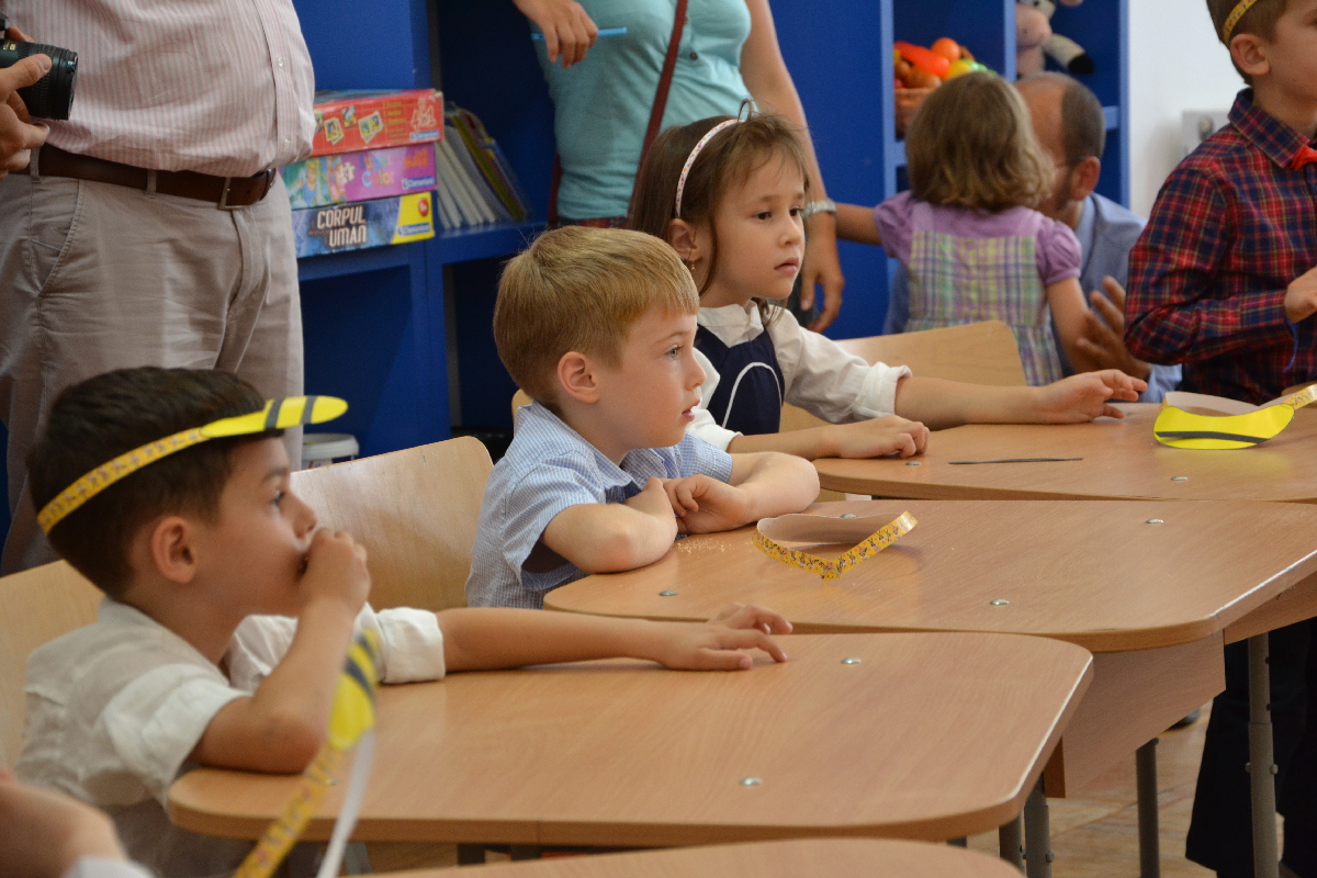 Deschiderea anului de învăţământ la Şcoala primară şi Gimnaziul „Varlaam“ (GALERIE FOTO)