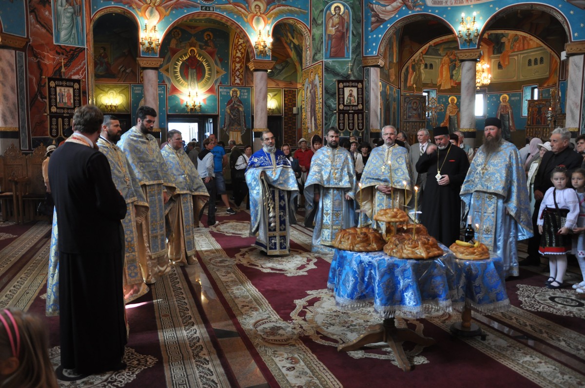 Catedrala din Gura Humorului şi-a serbat hramul (GALERIE FOTO)