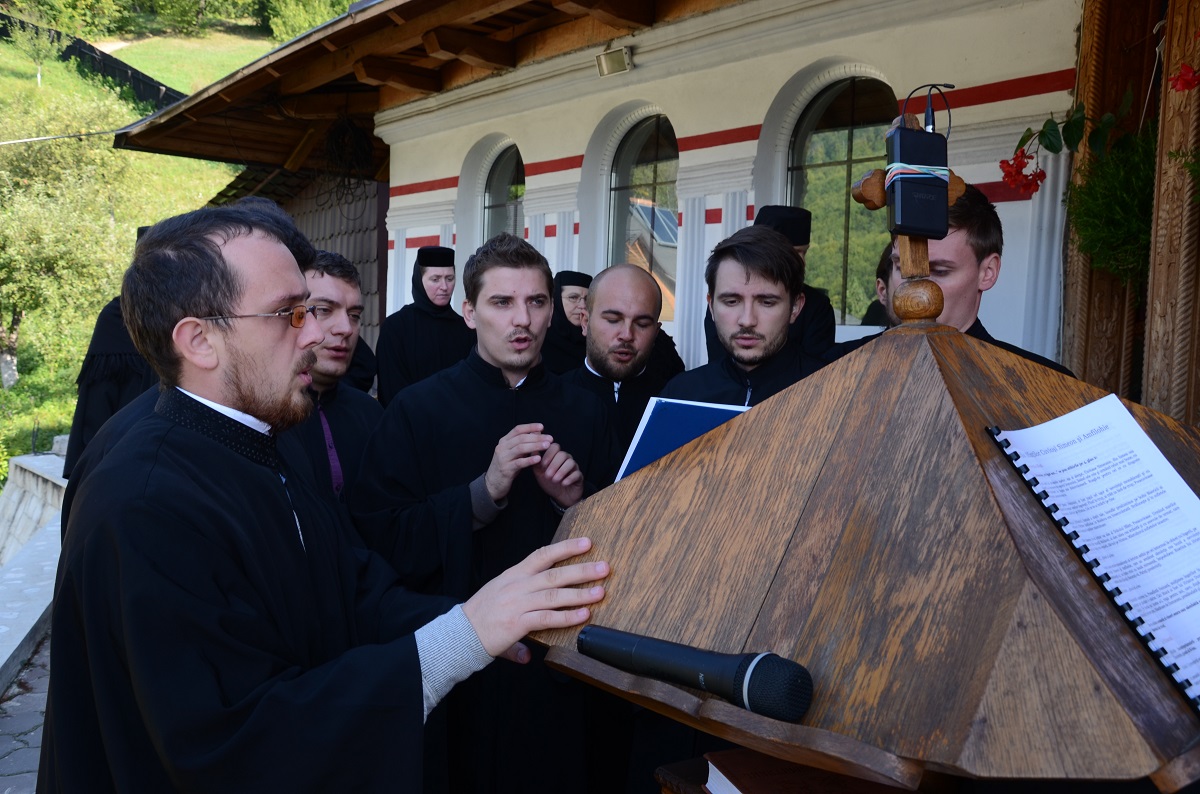 Sfinţii Cuvioşi Simeon şi Amfilohie, cinstiţi la Mănăstirea Pângăraţi prin Liturghie arhierească