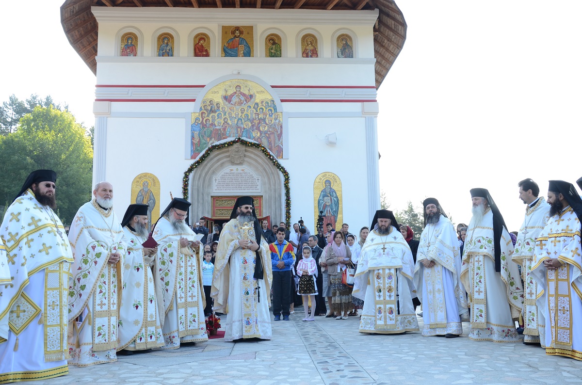 Sfinţii Cuvioşi Simeon şi Amfilohie, cinstiţi la Mănăstirea Pângăraţi prin Liturghie arhierească