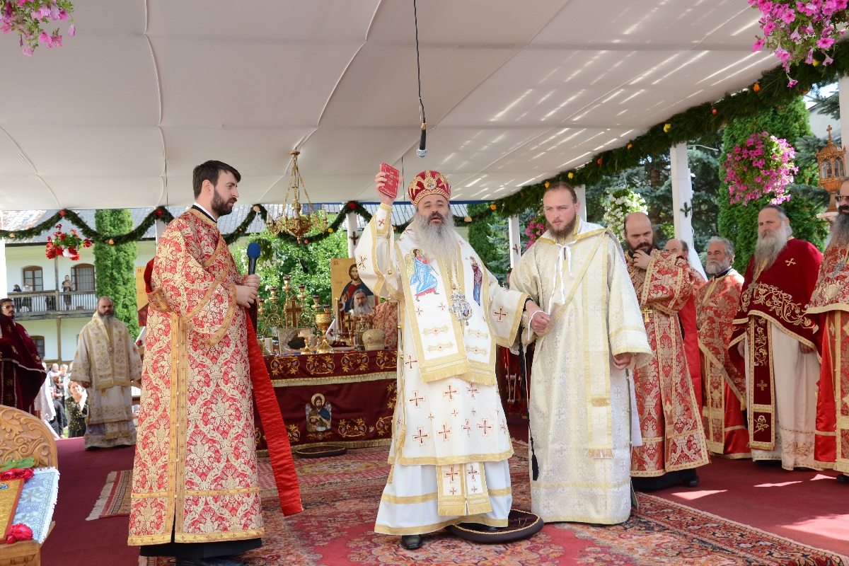 3 ierarhi, la hramul Mănăstirii Secu
