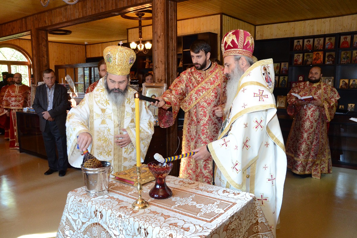 3 ierarhi, la hramul Mănăstirii Secu