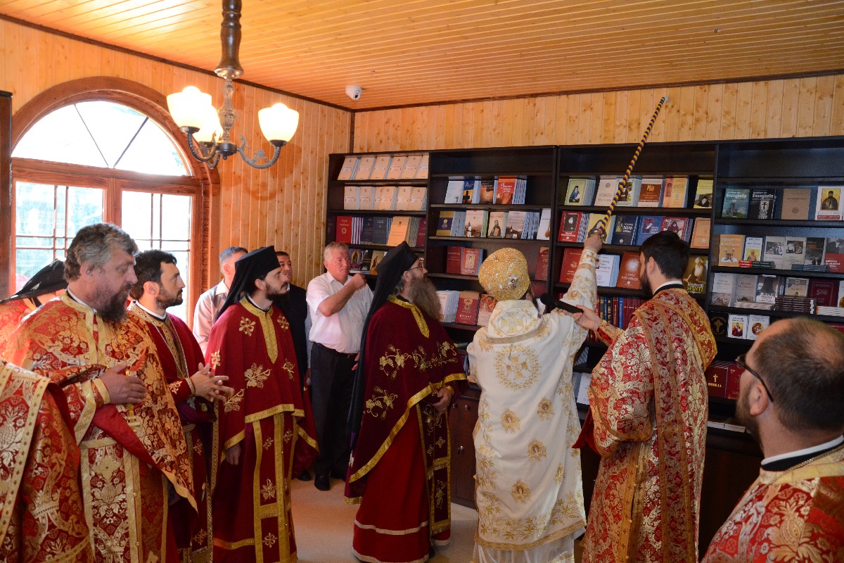 3 ierarhi, la hramul Mănăstirii Secu