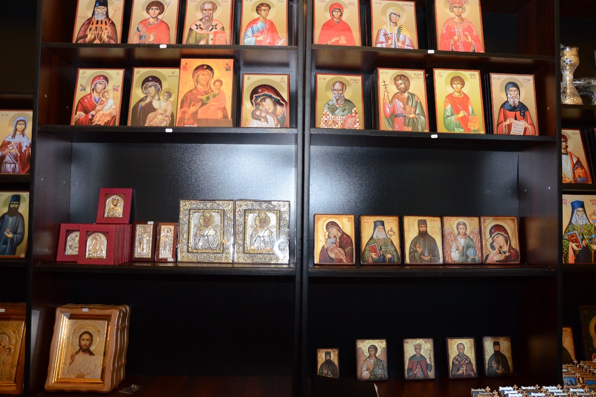 3 ierarhi, la hramul Mănăstirii Secu