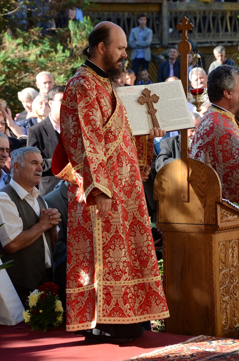 3 ierarhi, la hramul Mănăstirii Secu