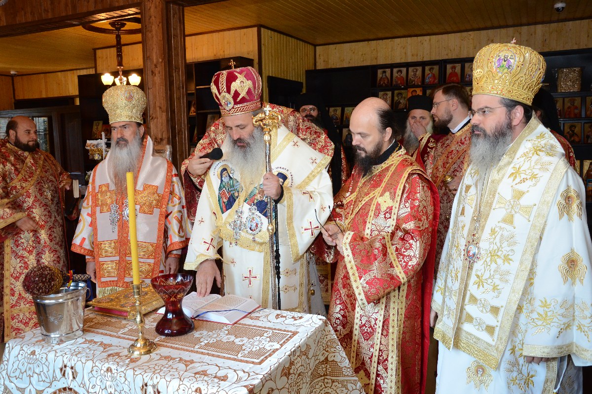 3 ierarhi, la hramul Mănăstirii Secu
