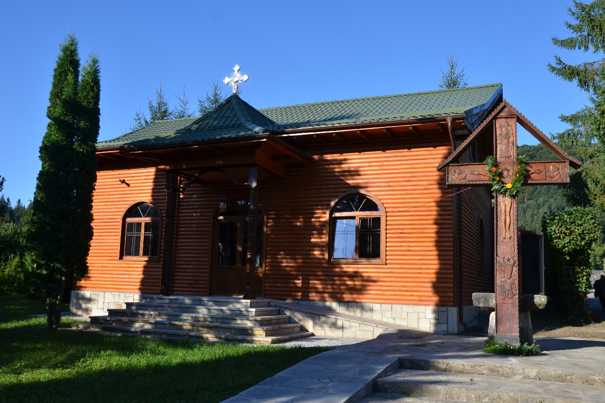 3 ierarhi, la hramul Mănăstirii Secu