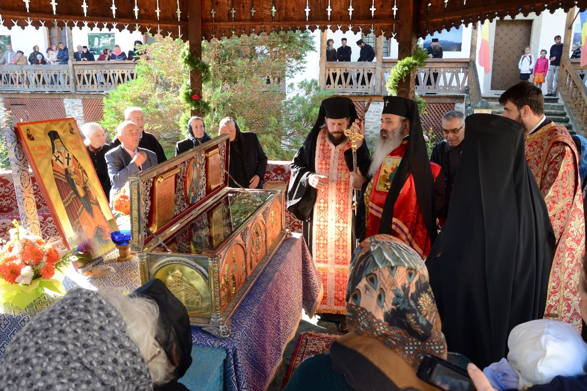 3 ierarhi, la hramul Mănăstirii Secu