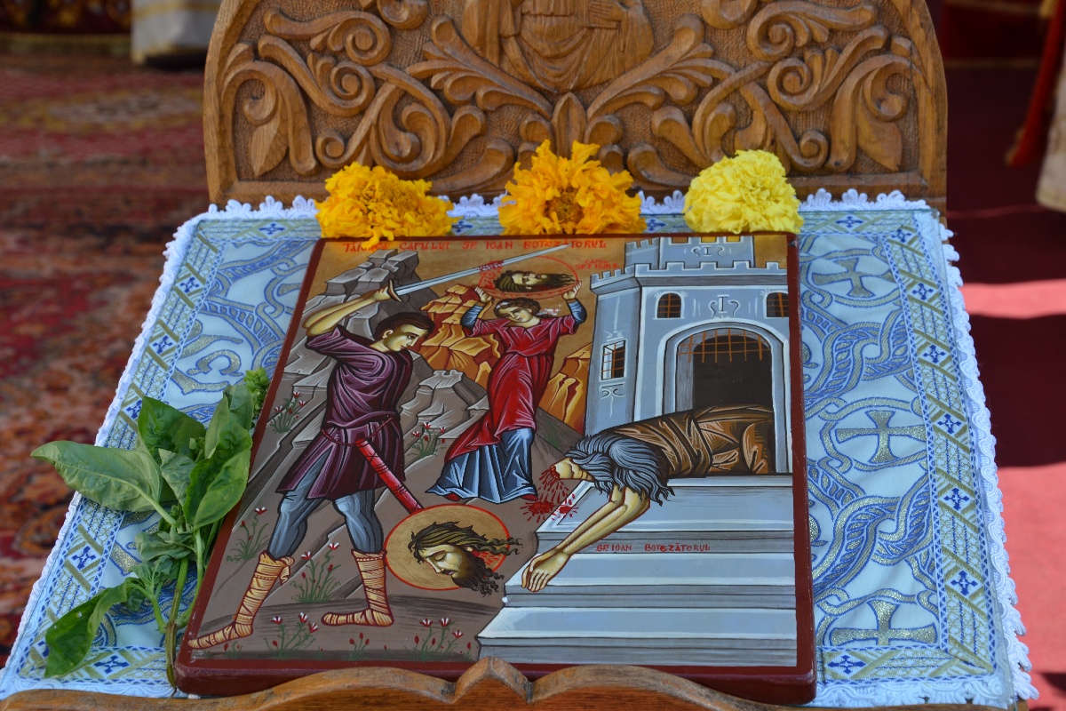 3 ierarhi, la hramul Mănăstirii Secu