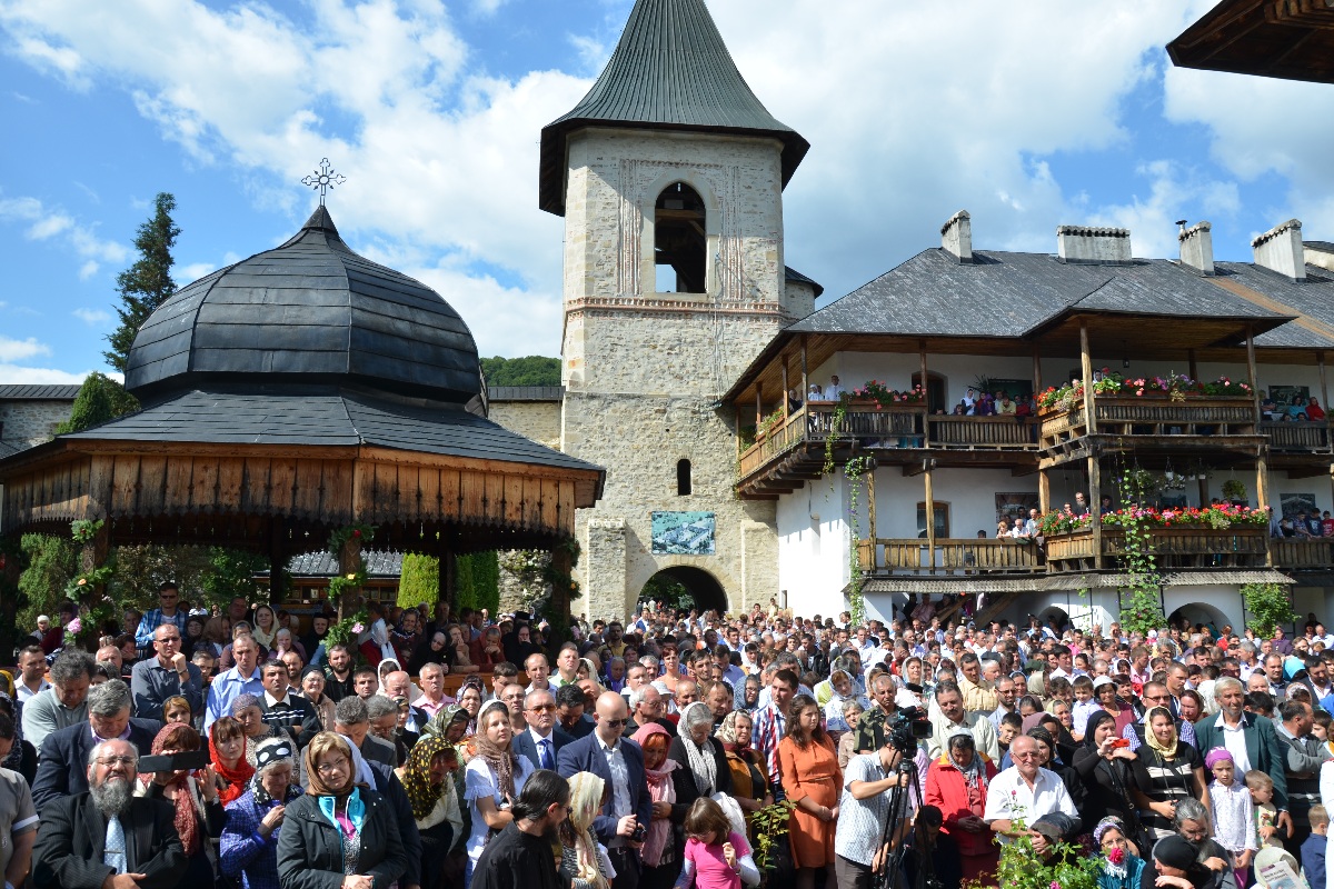 3 ierarhi, la hramul Mănăstirii Secu