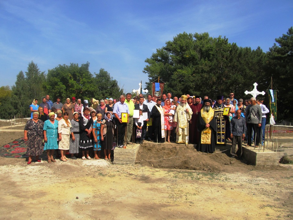 "Ferice de cei care aud îndemnul lui Dumnezeu de a deveni ctitori de biserici" "Ferice de cei care aud îndemnul lui Dumnezeu de a deveni ctitori de biserici"