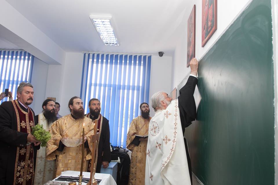 Sfinţire de cabinet de religie, la Liceul Tehnologic „Ion Nistor“ din Vicovu de Sus