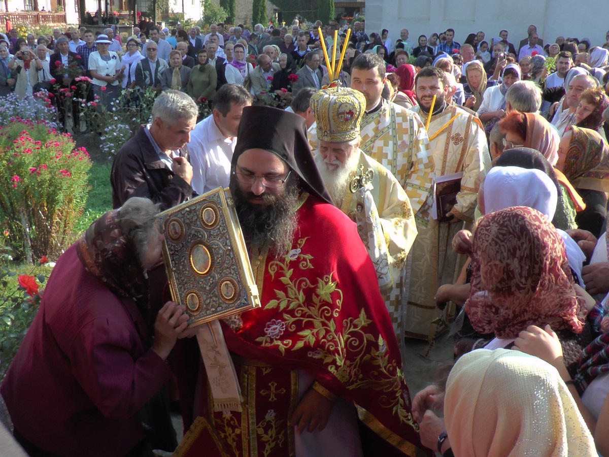 Slujbă arhierească la hramul de toamnă al Mănăstirii Râşca