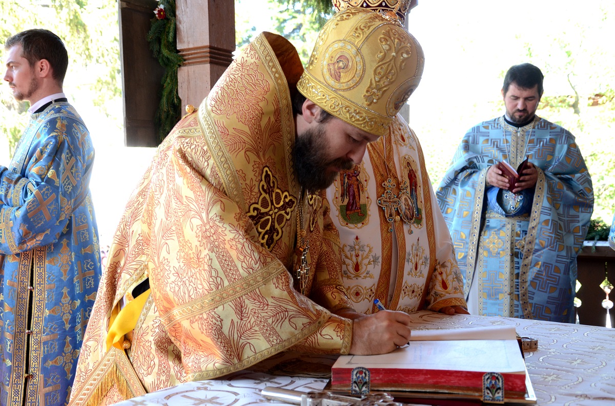 3 ierarhi şi 3.000 de credincioşi la hramul Mănăstirii Vorona