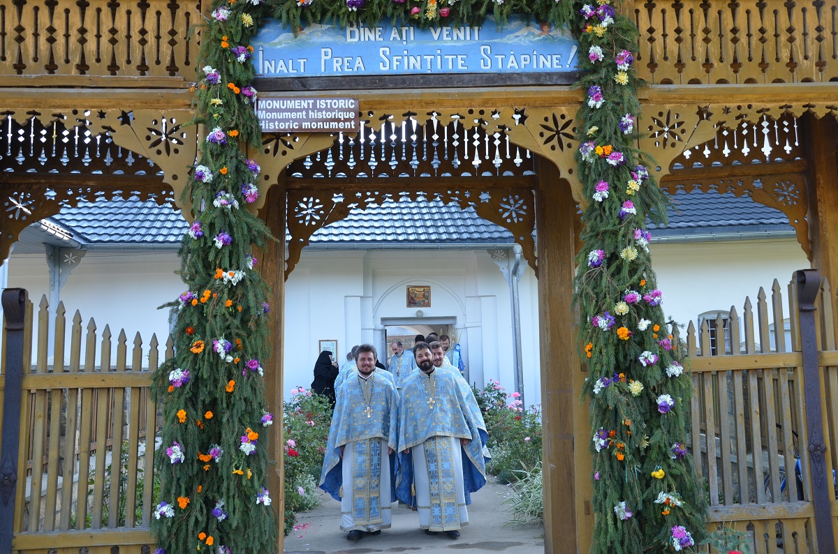 3 ierarhi şi 3.000 de credincioşi la hramul Mănăstirii Vorona