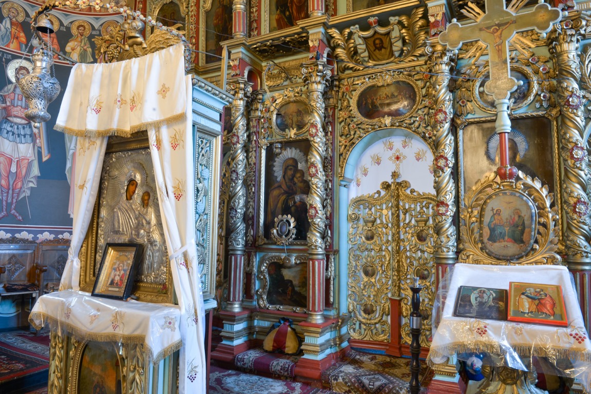 Sfinții Voievozi Roșca