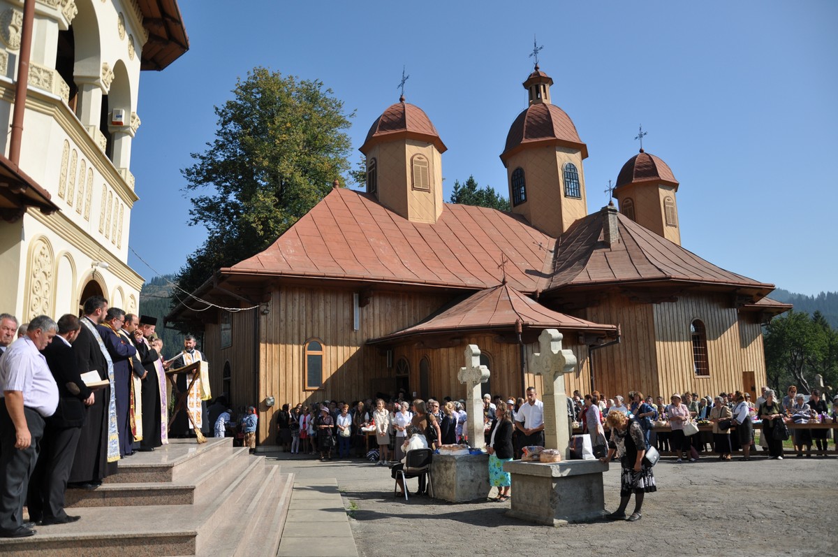 Foto: Constantin Ciofu „Rugăciunea la mormintele celor dragi este de mare ajutor“