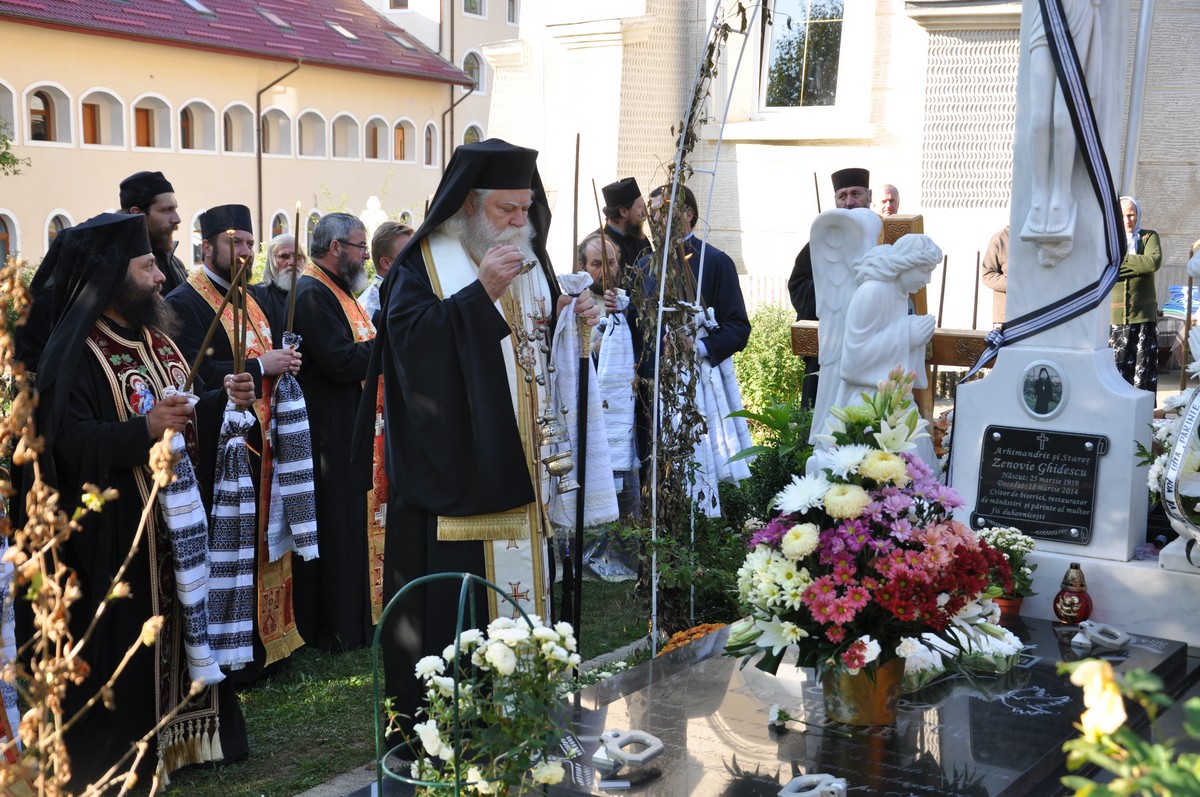 Parastas pentru părintele Zenovie Ghidescu, la Mănăstirea Nechit