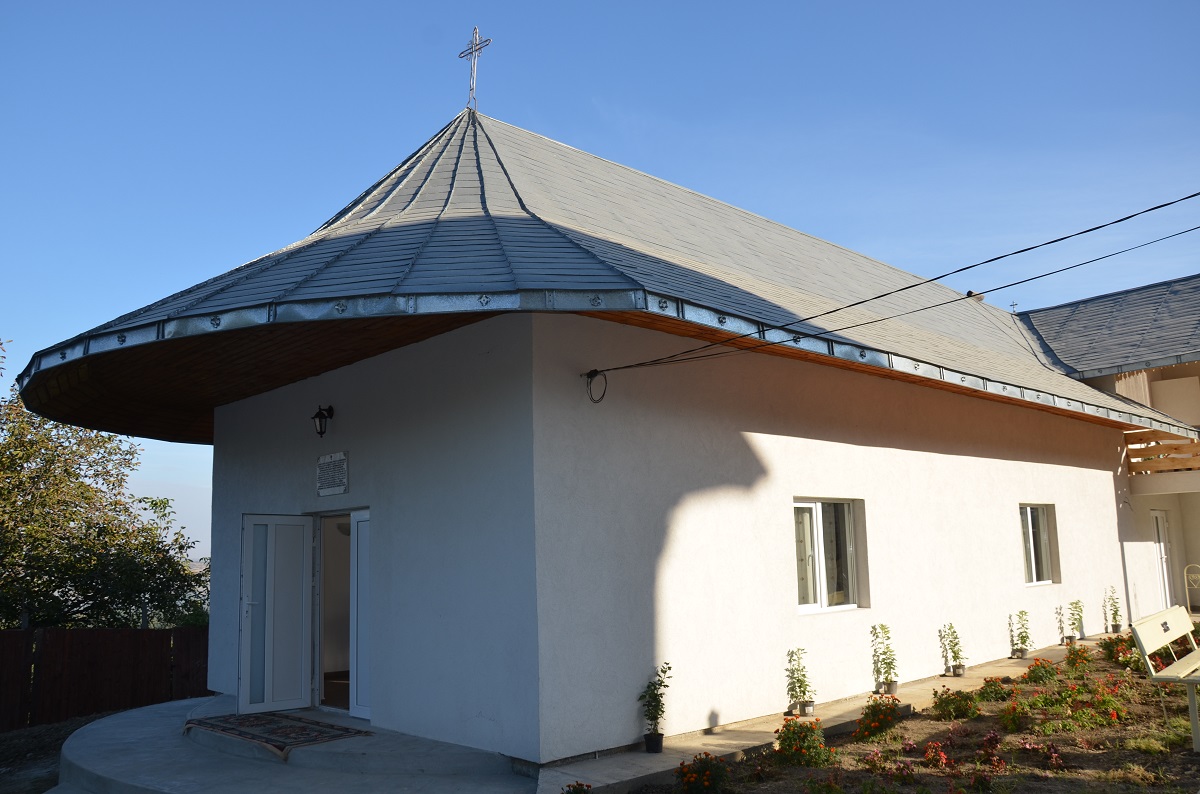 IPS Părinte Teofan, în Parohia Covasna: „Paradoxal, crucea este izvor de bucurie“