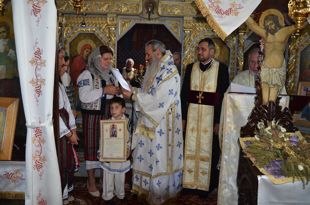 IPS Părinte Teofan, în Parohia Covasna: „Paradoxal, crucea este izvor de bucurie“