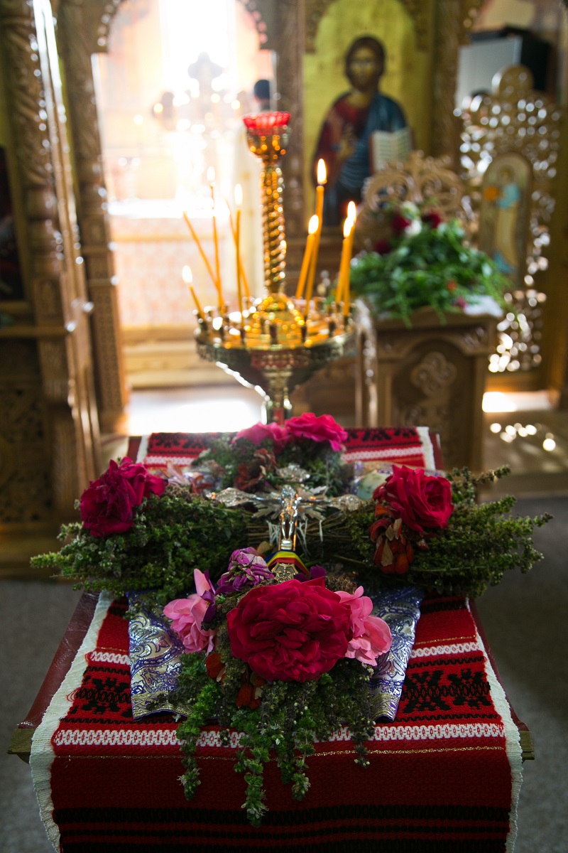 Slujbe de sfinţire şi activităţi caritative la Parohia Poiana - Brăeşti