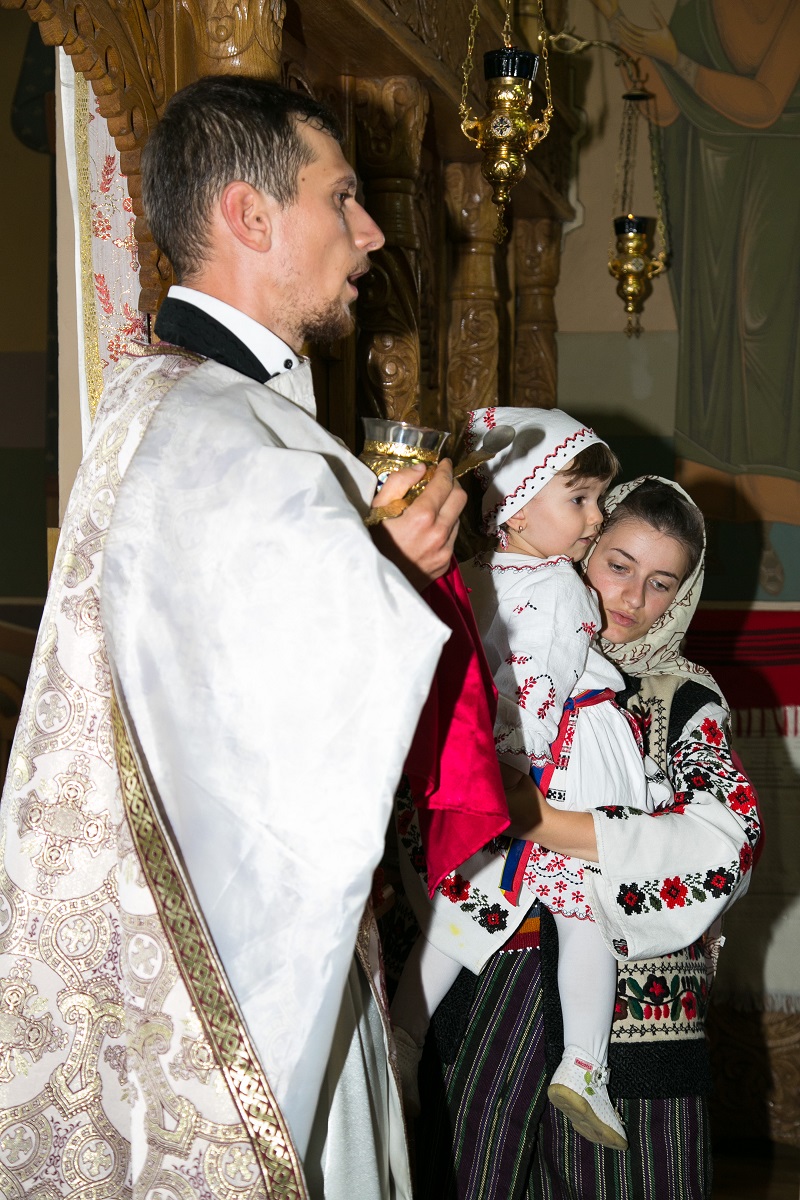 Slujbe de sfinţire şi activităţi caritative la Parohia Poiana - Brăeşti