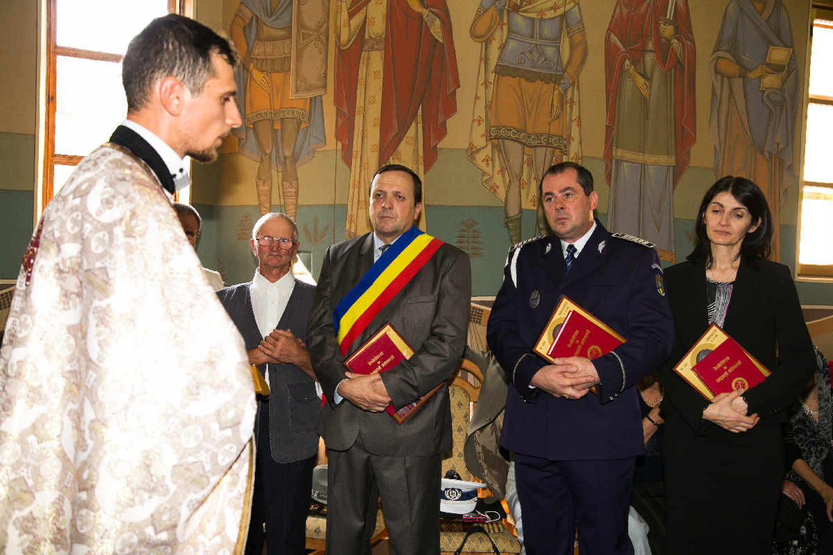 Slujbe de sfinţire şi activităţi caritative la Parohia Poiana - Brăeşti