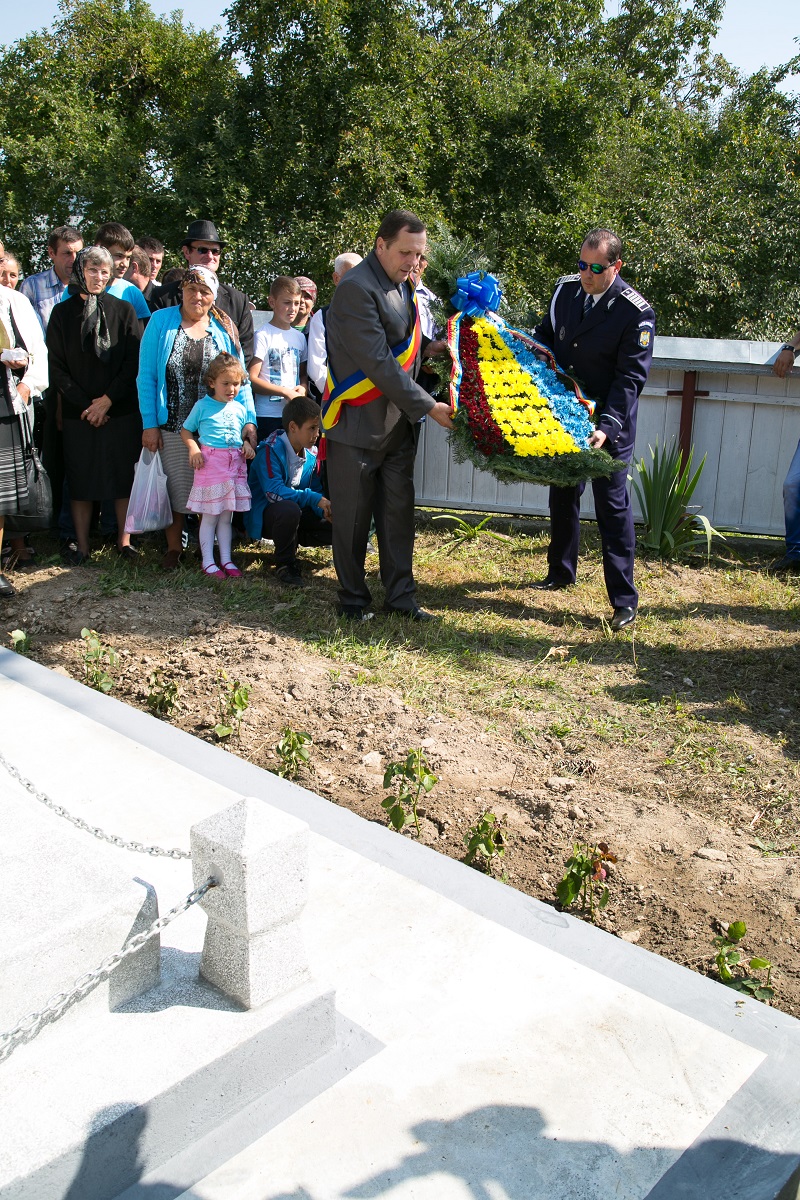 Slujbe de sfinţire şi activităţi caritative la Parohia Poiana - Brăeşti