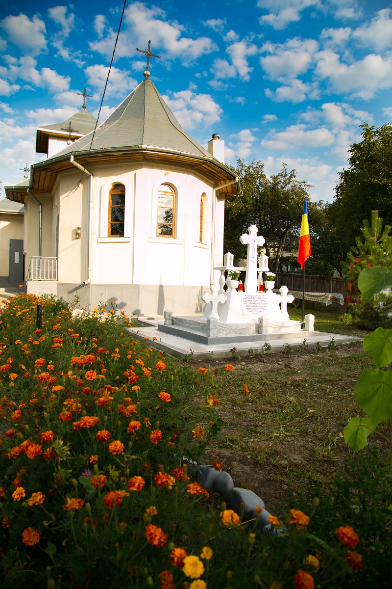 Slujbe de sfinţire şi activităţi caritative la Parohia Poiana - Brăeşti