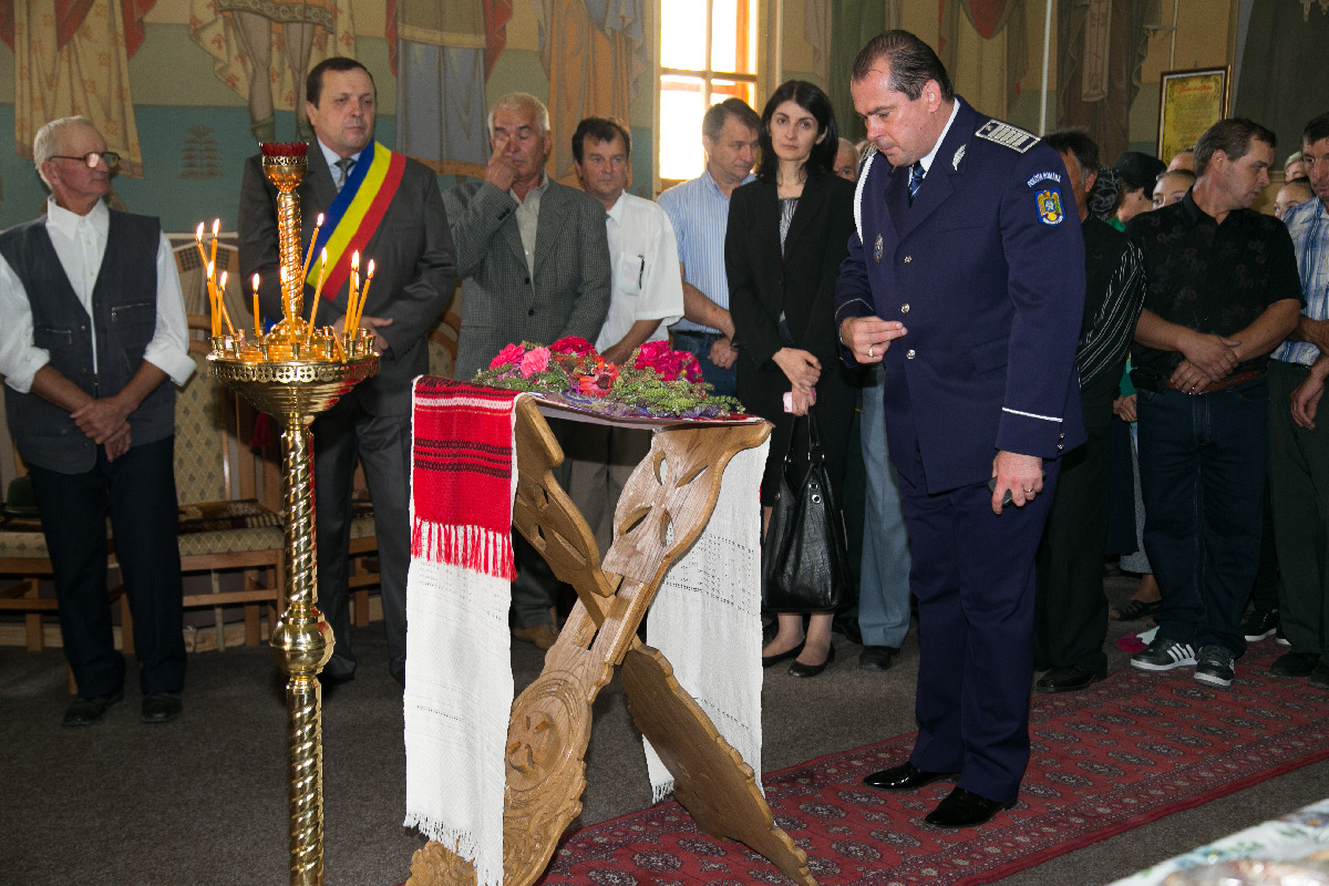 Slujbe de sfinţire şi activităţi caritative la Parohia Poiana - Brăeşti