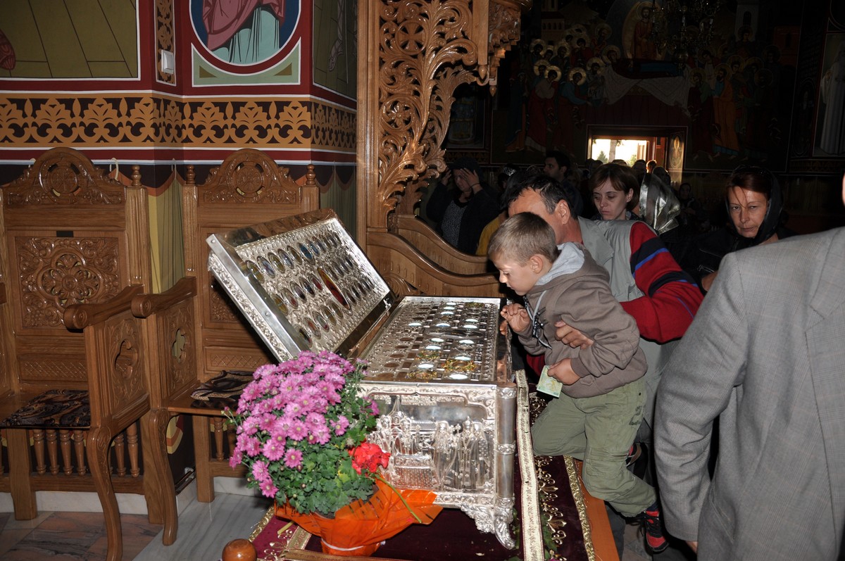 Lumină şi har peste Biserica „Sfântul Nicolae“ din Buhuşi