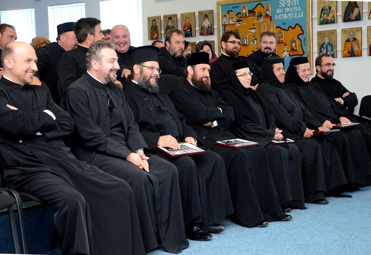 Revederea la 20 de ani a promoţiei 1994 a Seminarului Teologic de la Mănăstirea Neamţ (galerie FOTO)
