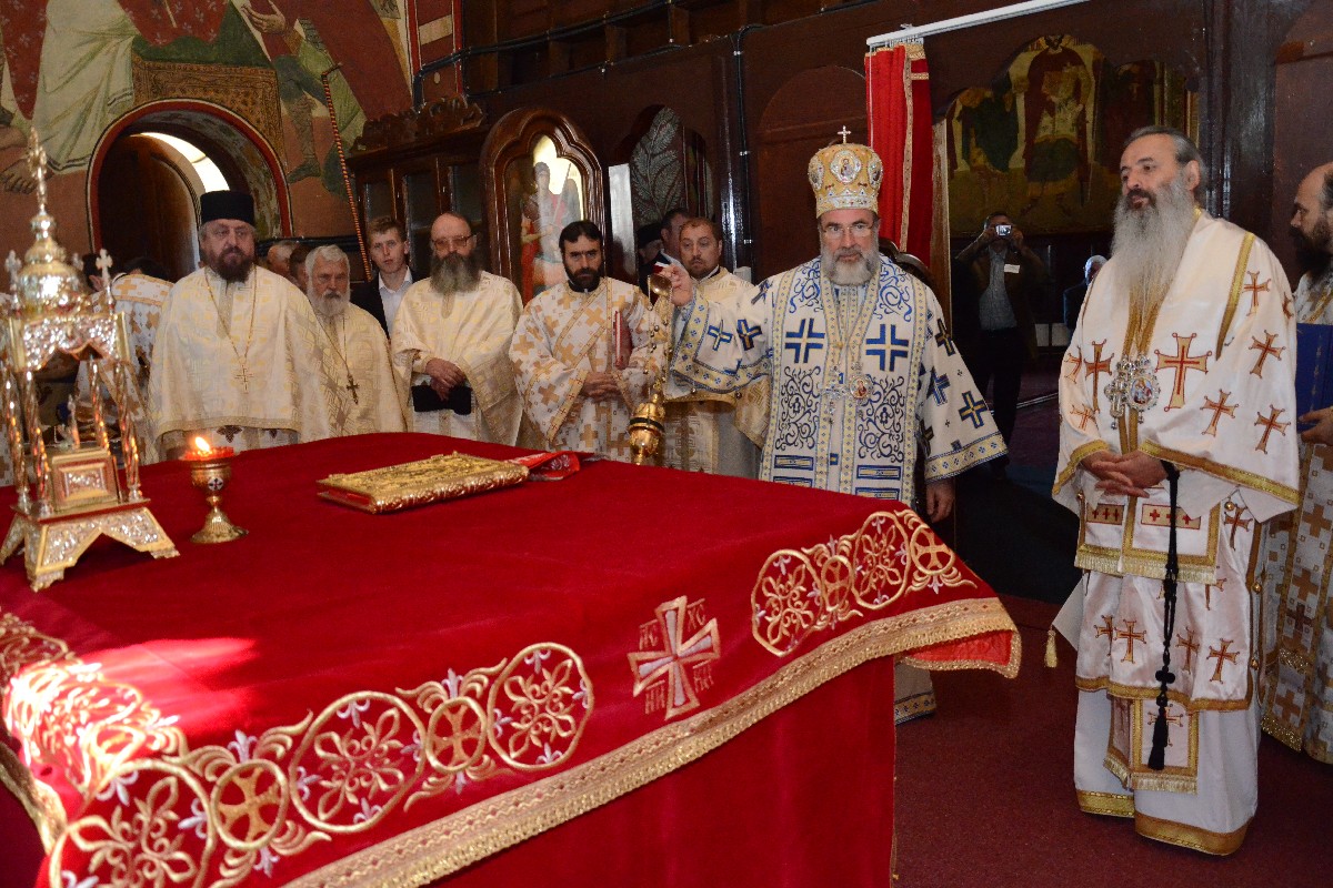 „Catedrala munţilor” din Pipirig, resfinţită de 2 ierarhi
