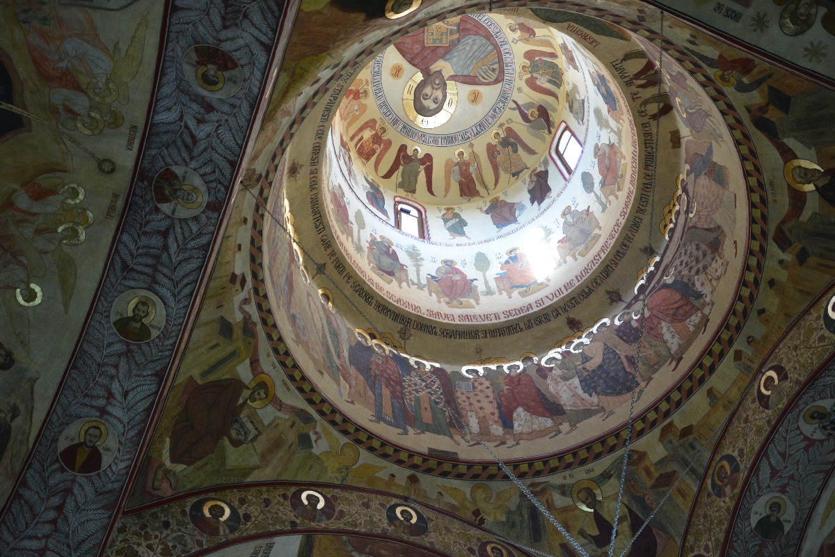 „Catedrala munţilor” din Pipirig, resfinţită de 2 ierarhi