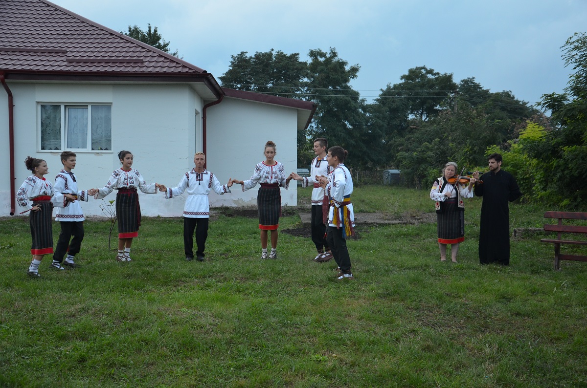 Seminar de formare cu tinerii în Parohia Zoiţani