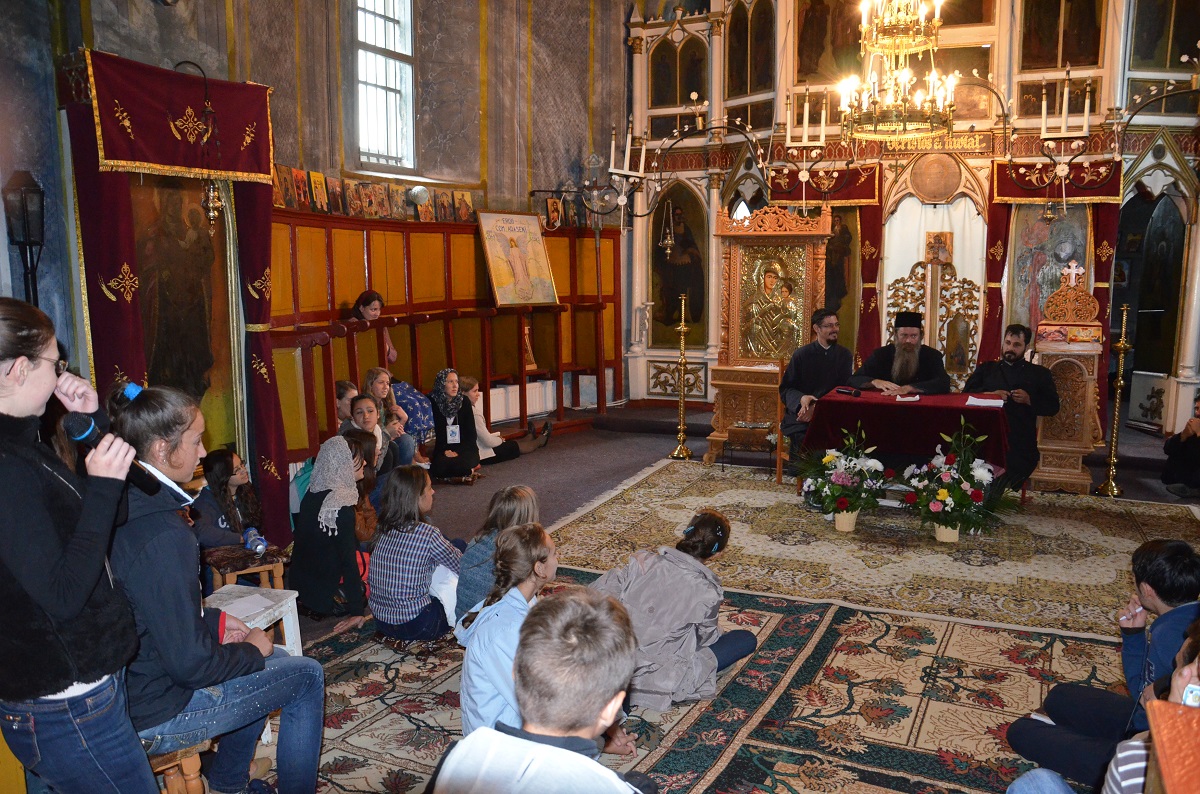 Seminar de formare cu tinerii în Parohia Zoiţani