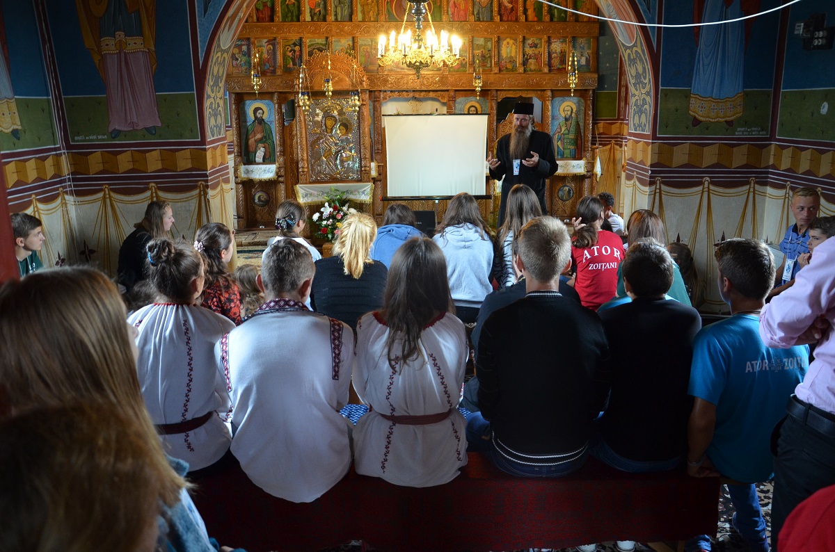 Seminar de formare cu tinerii în Parohia Zoiţani