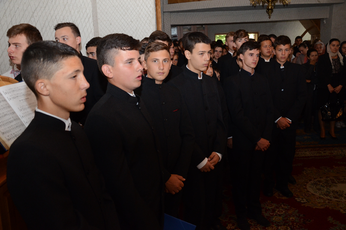 IPS Teofan, la deschiderea noului an şcolar a Seminarului Teologic din Botoşani: „Să fiţi oameni ai lui Dumnezeu“