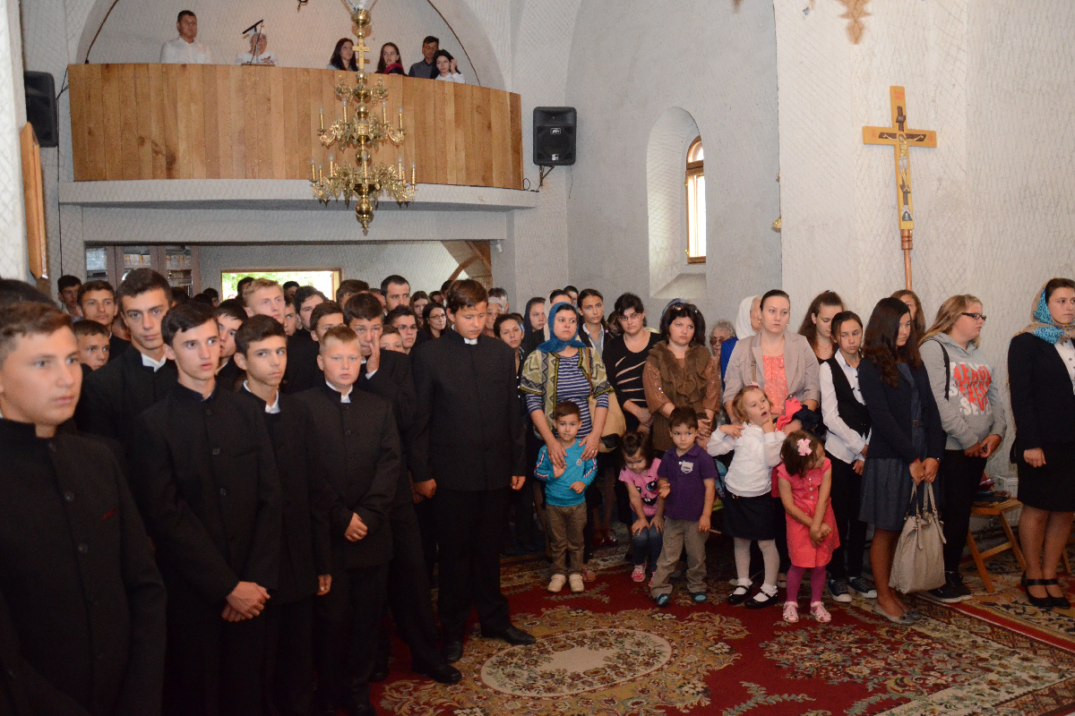 IPS Teofan, la deschiderea noului an şcolar a Seminarului Teologic din Botoşani: „Să fiţi oameni ai lui Dumnezeu“