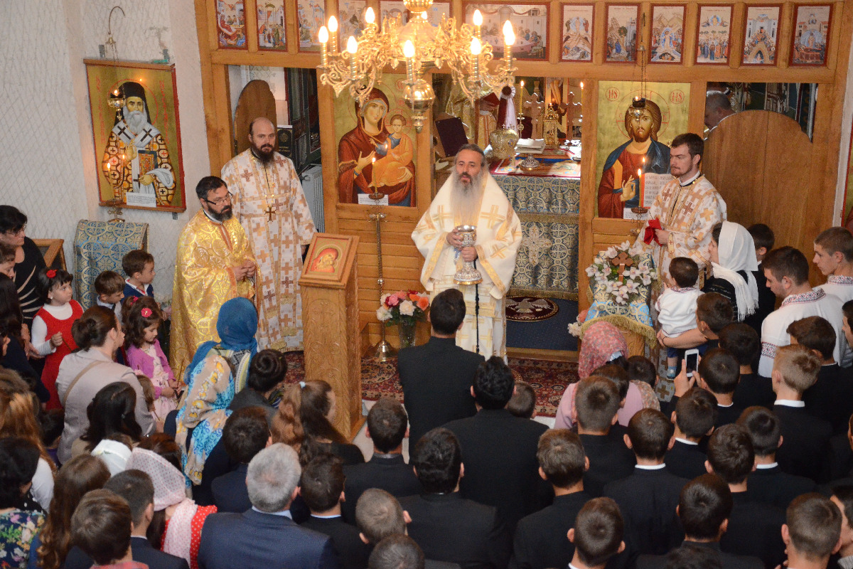 IPS Teofan, la deschiderea noului an şcolar a Seminarului Teologic din Botoşani: „Să fiţi oameni ai lui Dumnezeu“