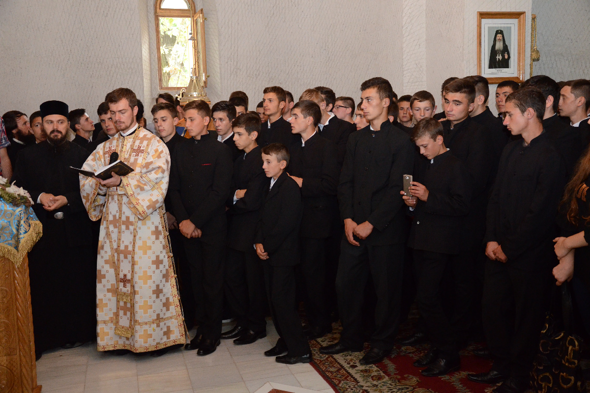 IPS Teofan, la deschiderea noului an şcolar a Seminarului Teologic din Botoşani: „Să fiţi oameni ai lui Dumnezeu“