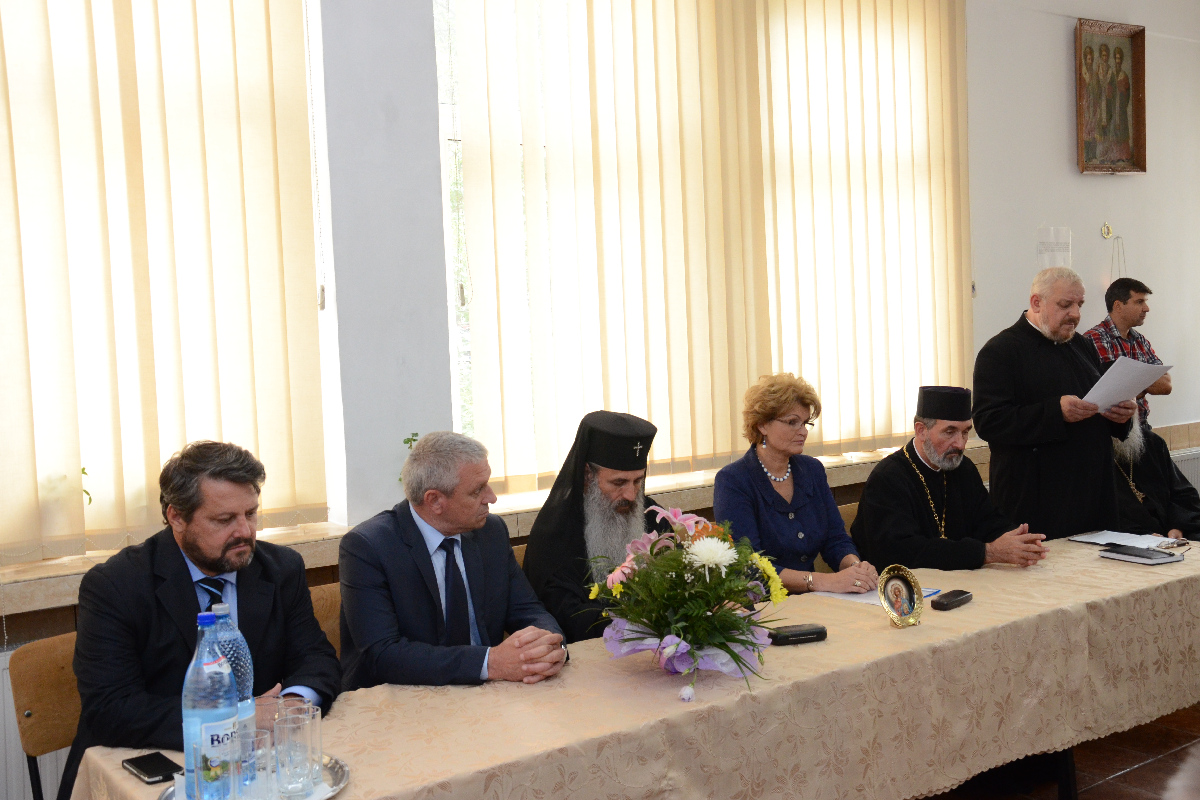 IPS Teofan, la deschiderea noului an şcolar a Seminarului Teologic din Botoşani: „Să fiţi oameni ai lui Dumnezeu“