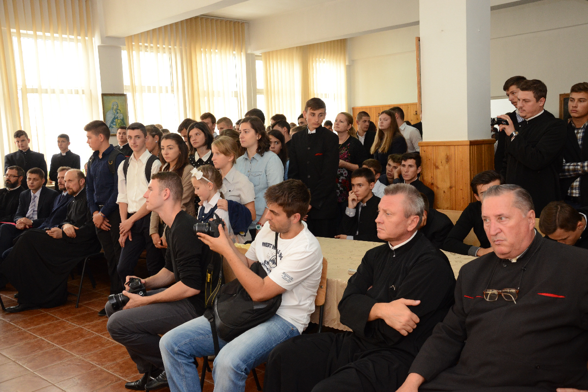 IPS Teofan, la deschiderea noului an şcolar a Seminarului Teologic din Botoşani: „Să fiţi oameni ai lui Dumnezeu“