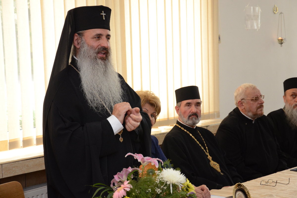 IPS Teofan, la deschiderea noului an şcolar a Seminarului Teologic din Botoşani: „Să fiţi oameni ai lui Dumnezeu“