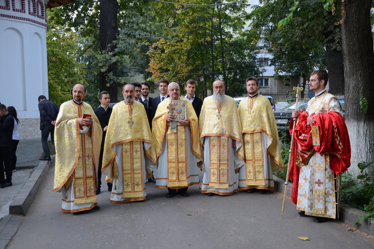 IPS Teofan, la deschiderea noului an şcolar a Seminarului Teologic din Botoşani: „Să fiţi oameni ai lui Dumnezeu“