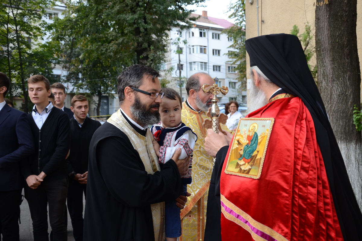 IPS Teofan, la deschiderea noului an şcolar a Seminarului Teologic din Botoşani: „Să fiţi oameni ai lui Dumnezeu“